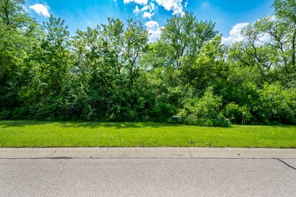 7381 English Oak LN, Spring Grove, IL 60081