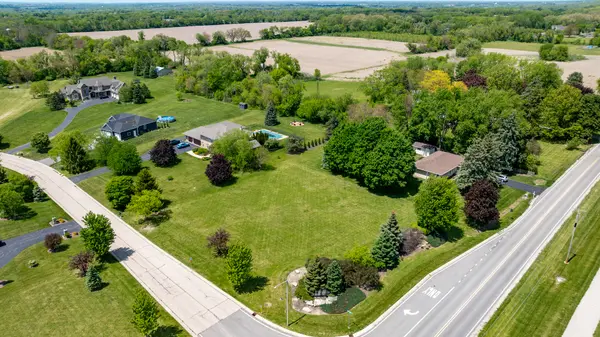 2600 Sanctuary LN, Spring Grove, IL 60081
