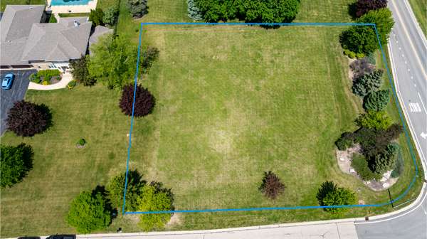 2600 Sanctuary LN, Spring Grove, IL 60081