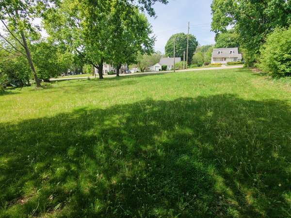 410 BARRINGTON AVE, East Dundee, IL 60118