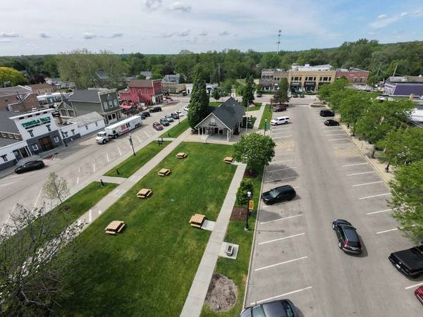 410 BARRINGTON AVE, East Dundee, IL 60118