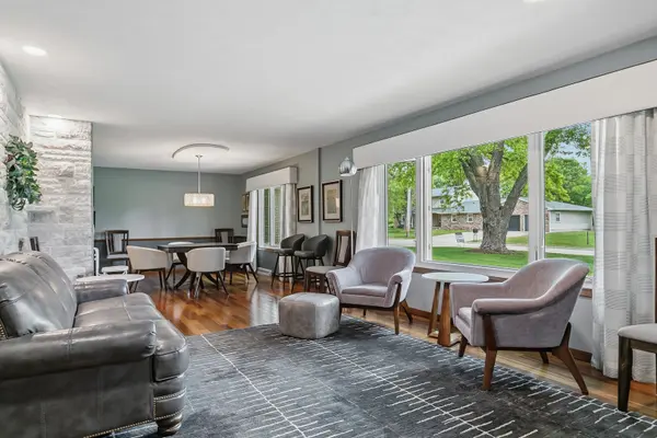 116 Elmhurst LN, Riverdale, IA 52722