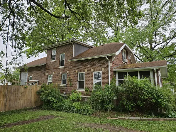 402 E 5th ST, Flora, IL 62839