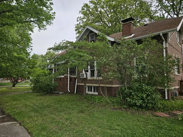 402 E 5th ST, Flora, IL 62839