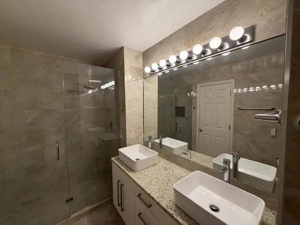305 Bloomfield CT, Vernon Hills, IL 60061