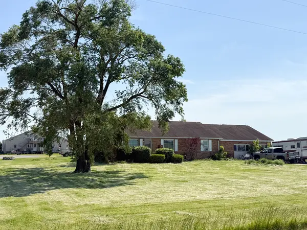 5991 Kinmundy RD, Louisville, IL 62858
