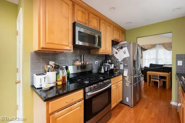 401 S Whispering Hills DR, Naperville, IL 60540