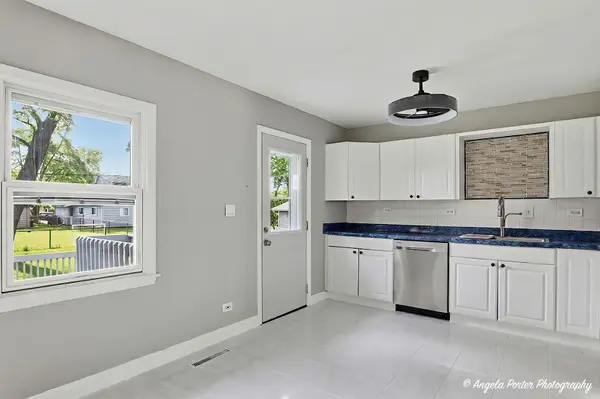 410 WILLOW RD, Wauconda, IL 60084