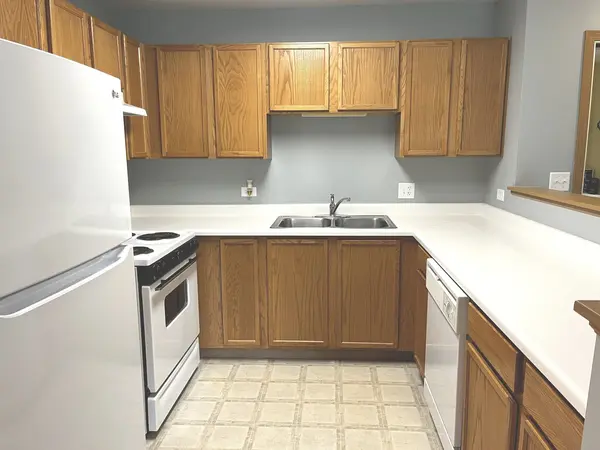 801 N McLean BLVD #206, Elgin, IL 60123
