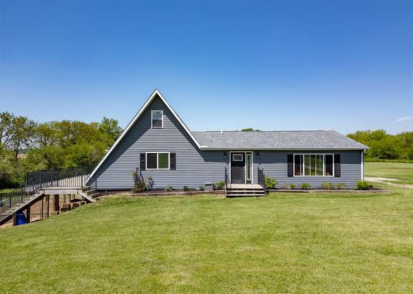 1042 290th ST, Viola, IL 61486