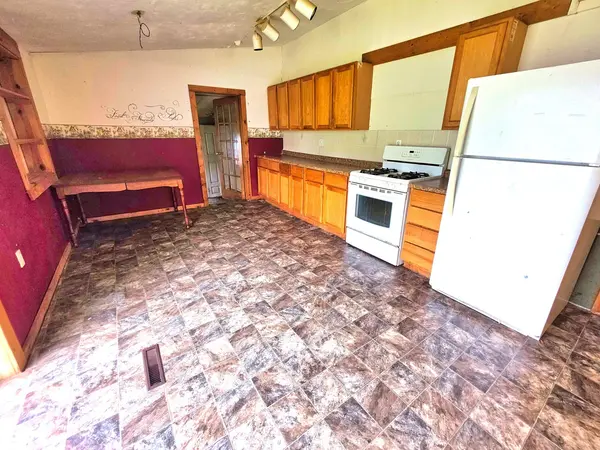 343 S 1st ST SE, Clay City, IL 62824