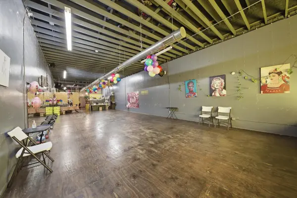 3348 W montrose AVE, Chicago, IL 60618