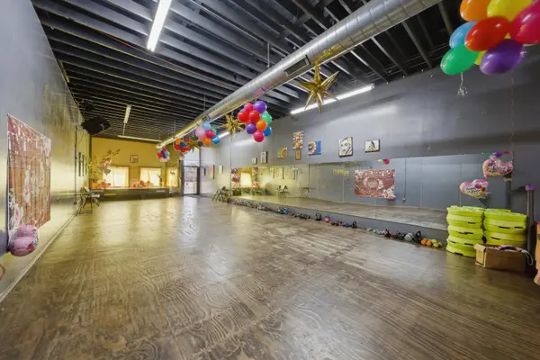 3348 W montrose AVE, Chicago, IL 60618
