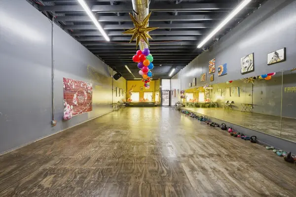 3348 W montrose AVE, Chicago, IL 60618