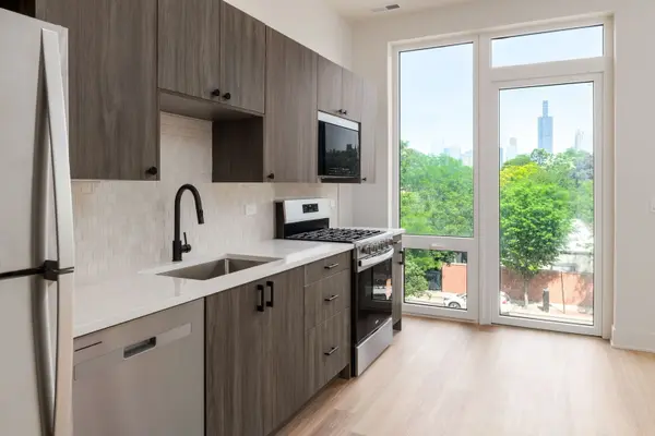 224 S Ashland AVE #209, Chicago, IL 60607