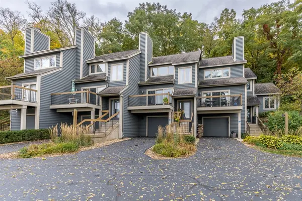 315 Territory DR, Galena, IL 61036