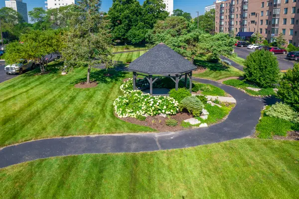 637 E Woodland Park AVE #402, Chicago, IL 60616
