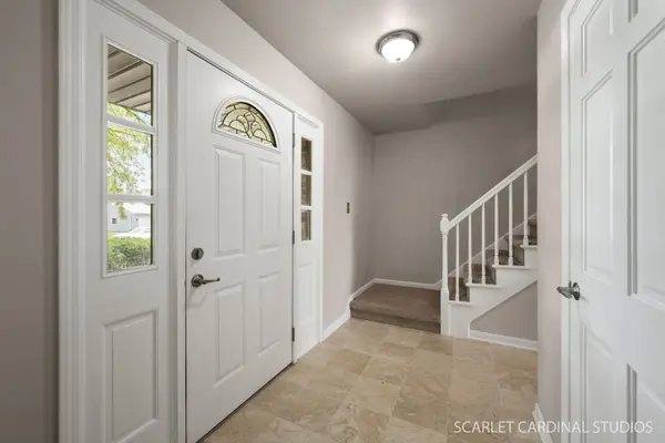 907 Secretariat DR, Naperville, IL 60540