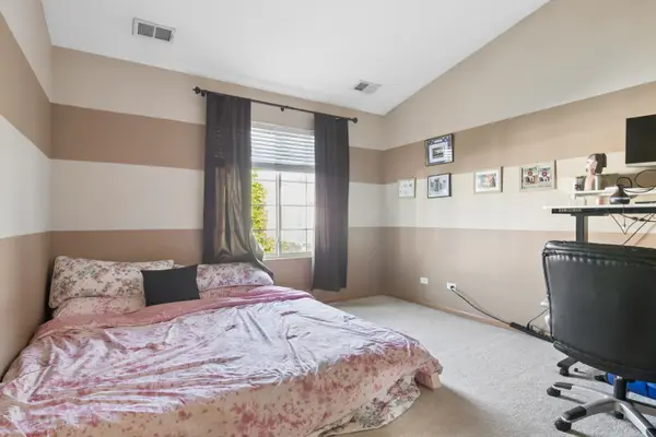 2316 Reflections DR #2316, Aurora, IL 60502