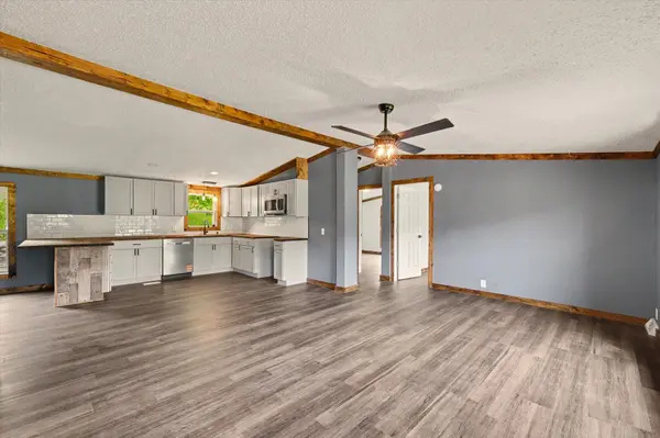 802 Reynolds DR, Charleston, IL 61920