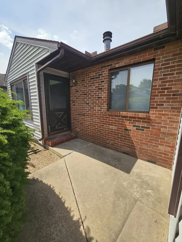 910 Pomona DR #910, Champaign, IL 61822