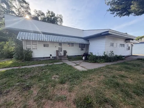 242 46th ST, Moline, IL 61265