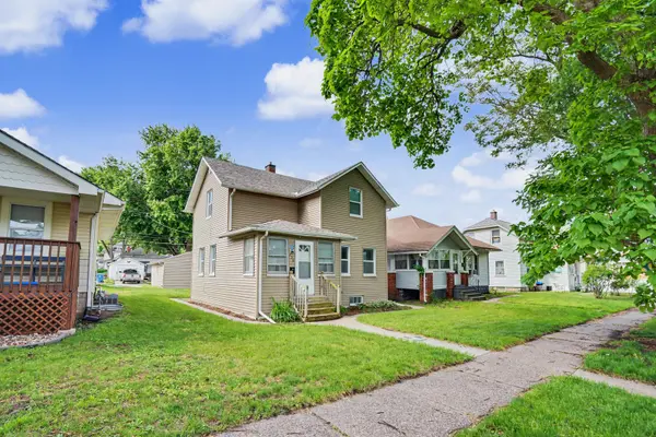 236 15TH AVE, East Moline, IL 61244