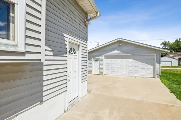 322 6th AVE N, Clinton, IA 52732