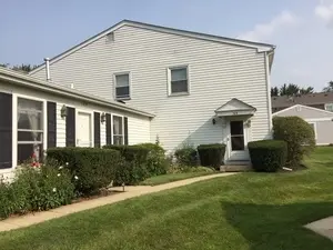 304 Creekside CT #304, Vernon Hills, IL 60061