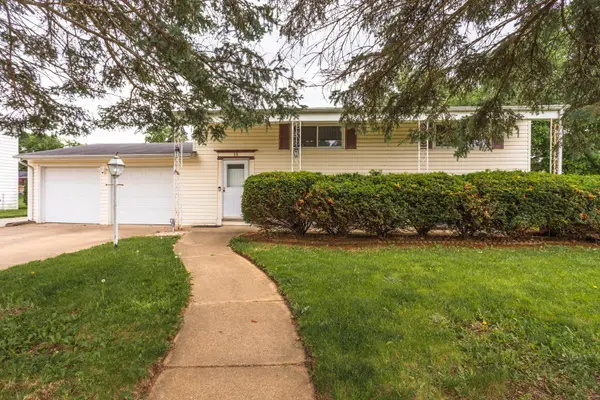 18 Oakwood DR, Pontiac, IL 61764