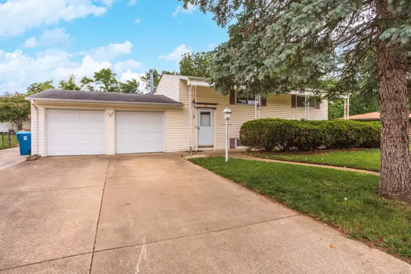 18 Oakwood DR, Pontiac, IL 61764