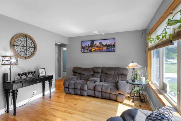 218 N Marion AVE, Bartlett, IL 60103