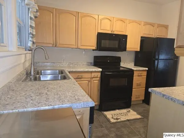 210 Main, Carthage, IL 62321-1258