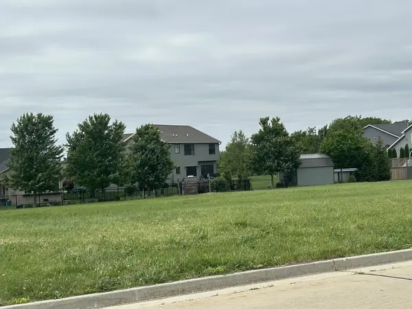 1405 S Mclean ST, Hudson, IL 61748