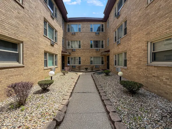 6945 S Chappel AVE #3A, Chicago, IL 60649