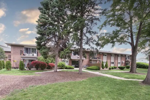 2300 Old Tavern RD #203, Lisle, IL 60532