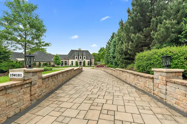 15w181 87th ST, Burr Ridge, IL 60527