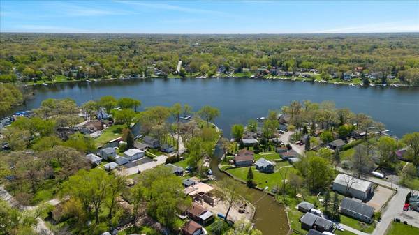39457 N Forest AVE, Antioch, IL 60002
