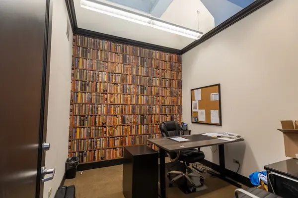 827 N Milwaukee AVE, Chicago, IL 60642