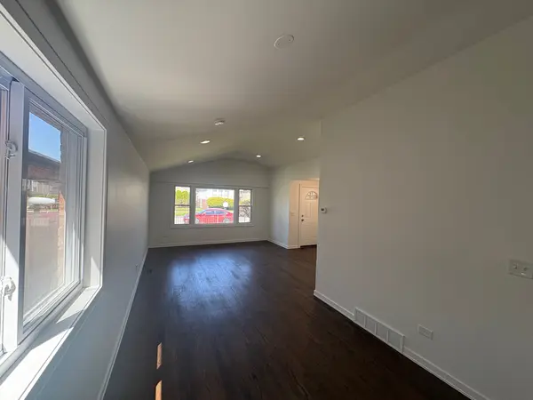 9941 S La Salle ST, Chicago, IL 60628