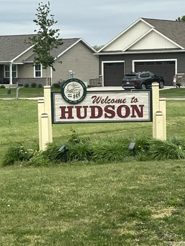 1406 S Mclean ST, Hudson, IL 61748