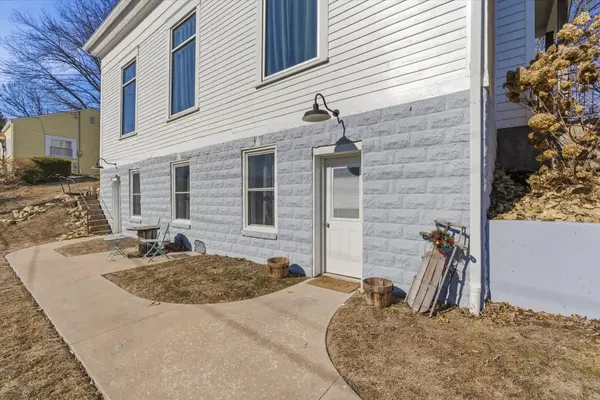 204 N 2nd ST, Leclaire, IA 52753