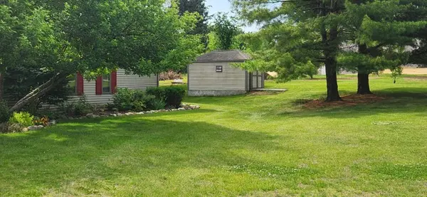1814 Hickory LN, Dixon, IL 61021