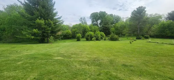 1814 Hickory LN, Dixon, IL 61021