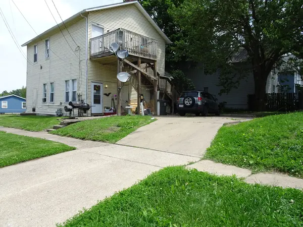 827-829 W 15th ST, Davenport, IA 52804
