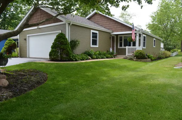 3813 Illinois ST, Crystal Lake, IL 60014