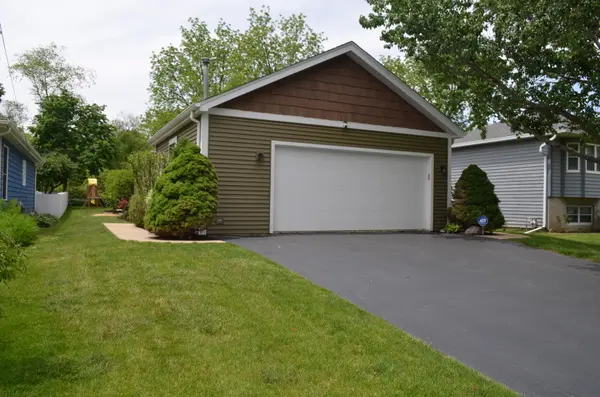 3813 Illinois ST, Crystal Lake, IL 60014