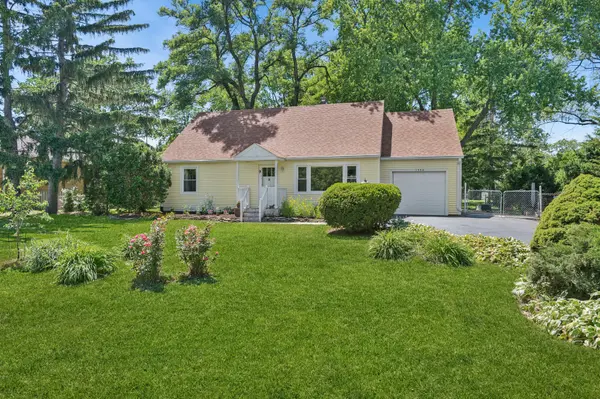1330 S Wayside DR, Villa Park, IL 60181