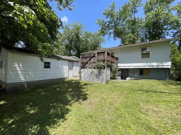 3265 Robin DR, Decatur, IL 62526