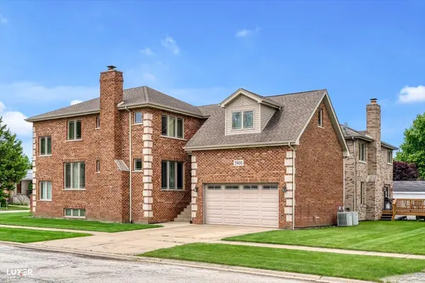 5900 W 90TH ST, Oak Lawn, IL 60453